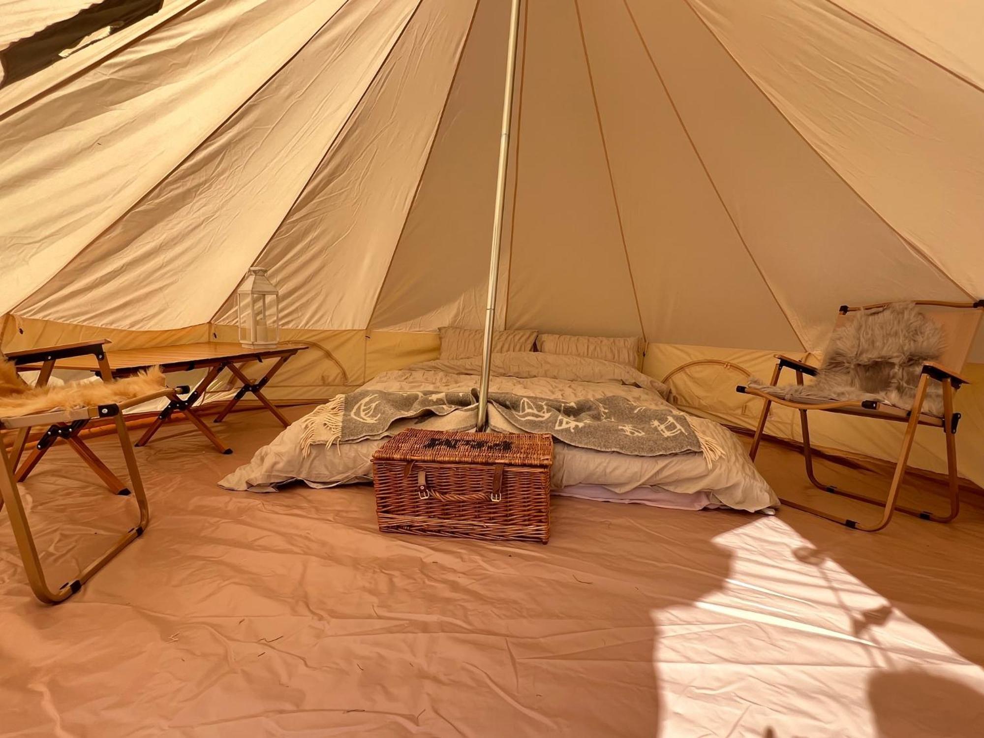 Bell Tent 4M And 7M Fossewold Cotswold Camping Moreton-in-Marsh Bagian luar foto